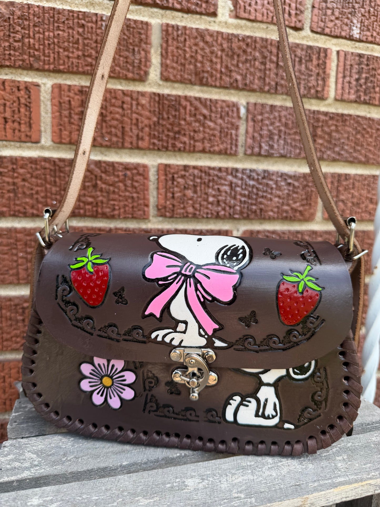Snoopy leather shoulder bag