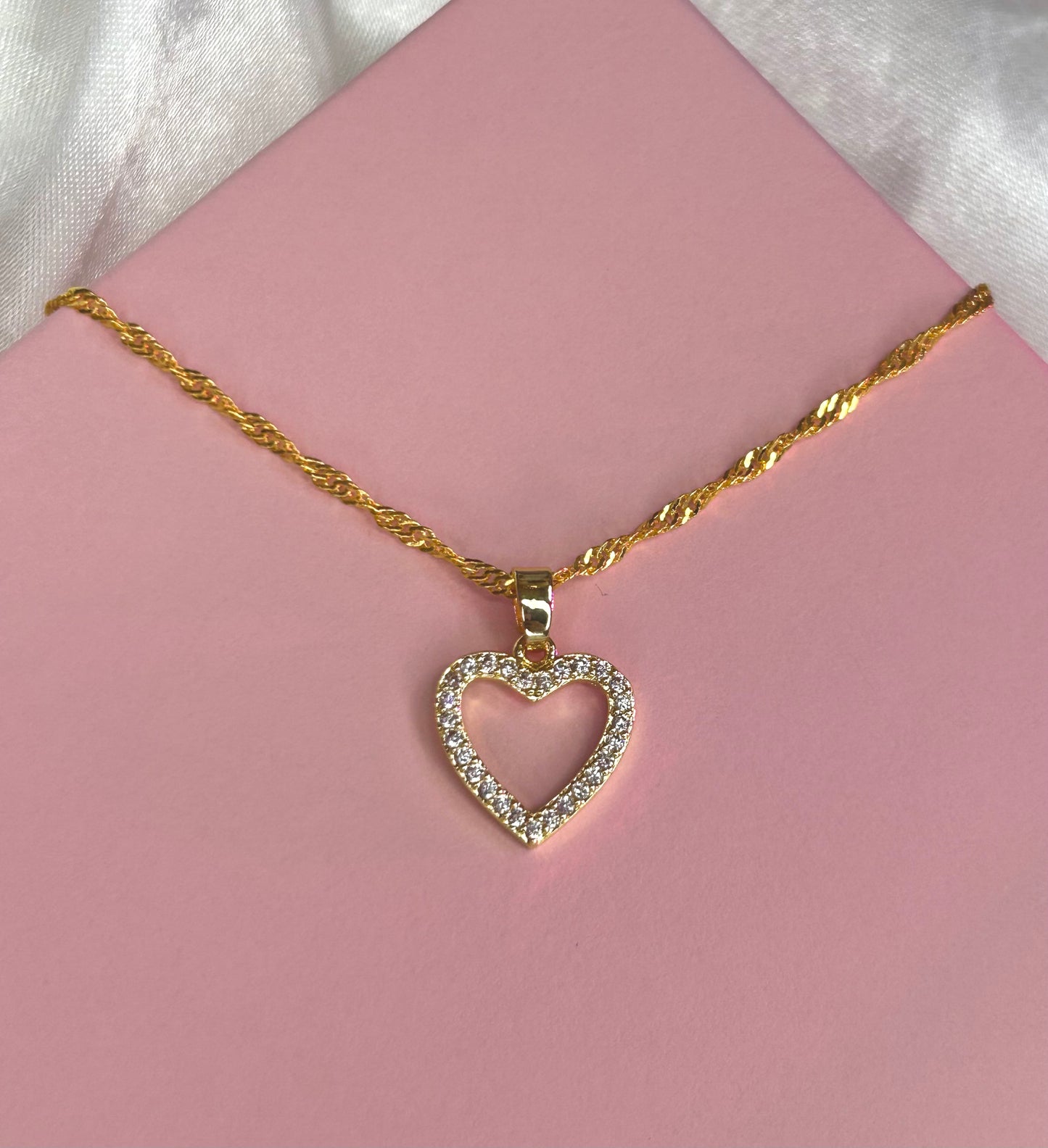amor heart necklace